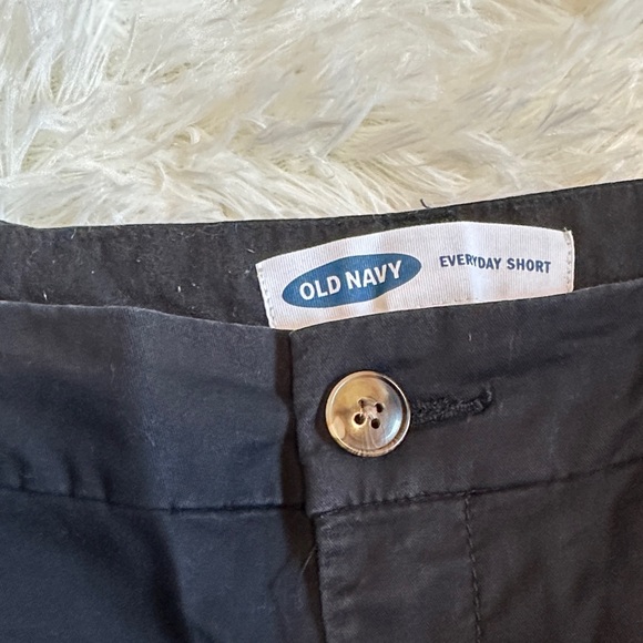 Old Navy Women's Black Shorts - Picture 2 of 5